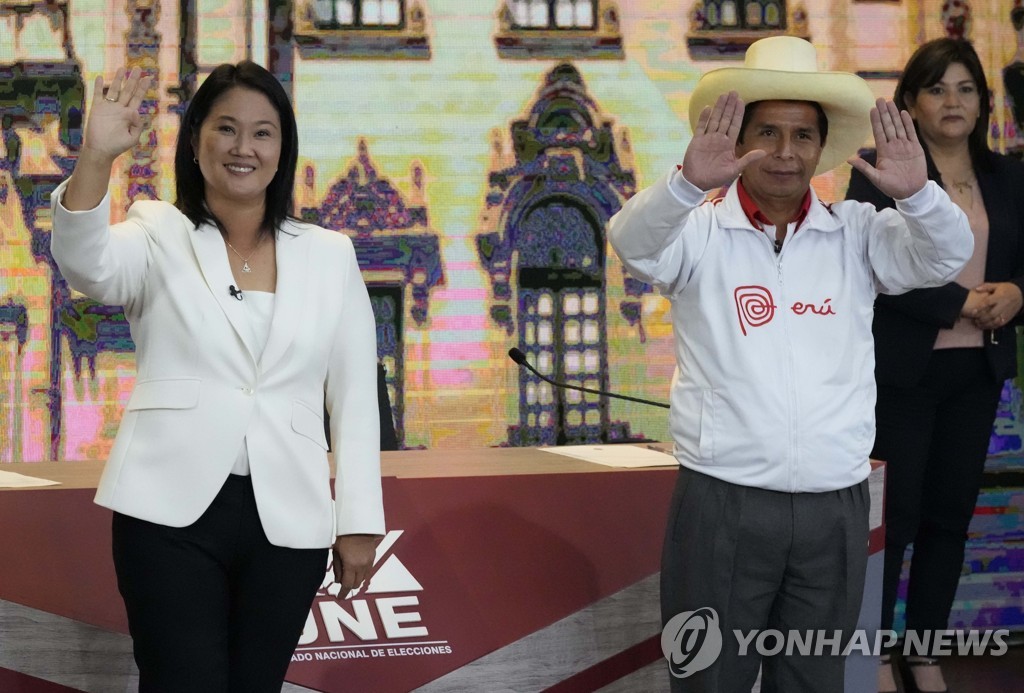 대선 후보 토론 당시 후지모리(왼쪽)와 카스티요