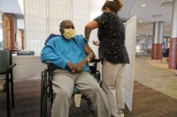 미 65세 이상 100명 중 1명 코로나로 사망…노인사망 재급증