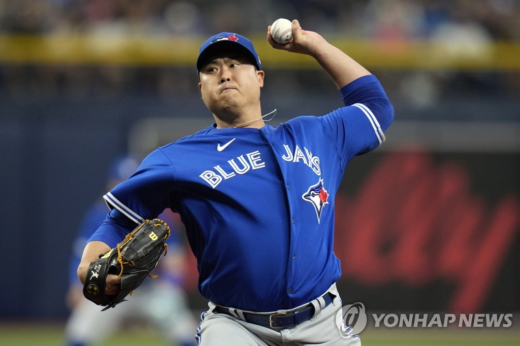 In this Associated Press photo, Ryu Hyun-jin of the Toronto Blue Jays pitches against the Tampa Bay Rays during the bottom of the first inning of a Major League Baseball regular season game at Tropicana Field in St. Petersburg, Florida, on May 14, 2022. (Yonhap)