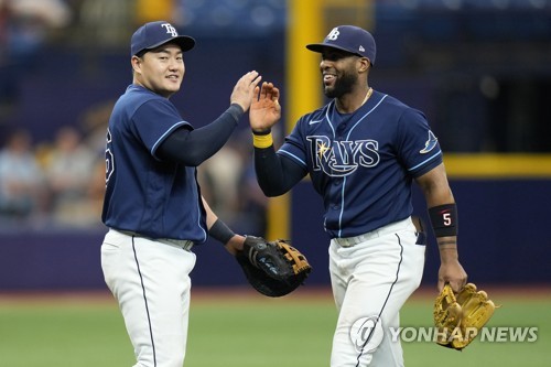 Ji-Man Choi's two-run homer, 06/09/2022