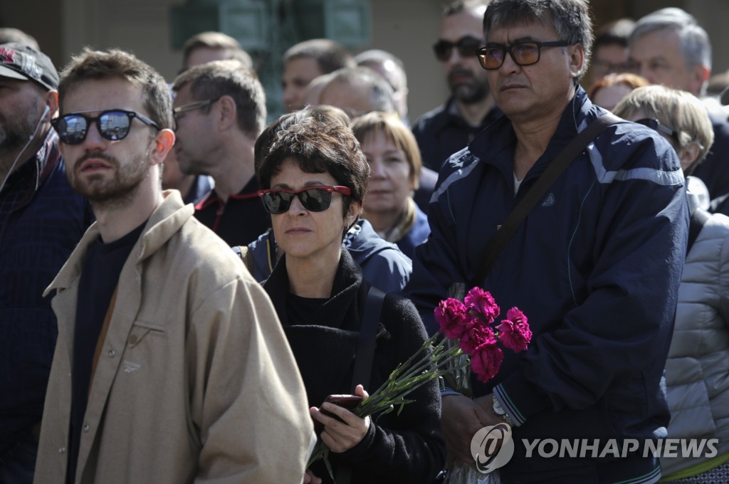 Hundreds of individuals pay out tribute to Gorbachev on his final trip … Putin is absent (finish)