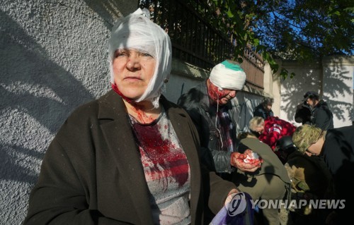 [속보] 우크라 경찰 "키이우 폭발로 최소 5명 사망, 12명 부상"