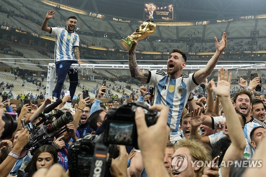 월드컵에서 우승한 아르헨티나 선수들. 