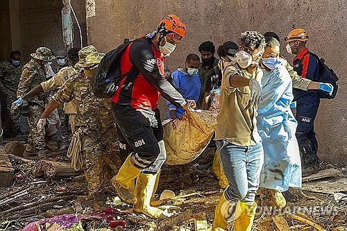 리비아, "시신 탓 전염병 돈다" 대홍수 도시 사실상 봉쇄
