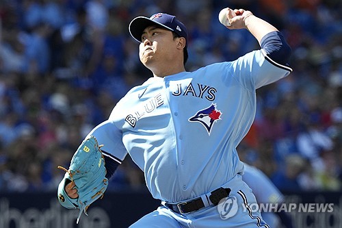 Baseball Player Ryu Hyun-jin Becomes a Father