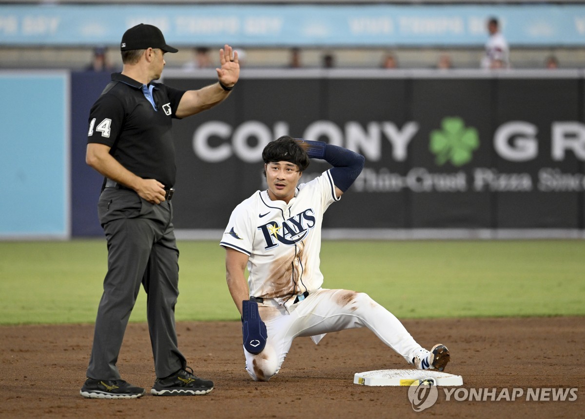허리 통증 김하성 "슬라이딩 때 조이는 느낌…일단 지켜…