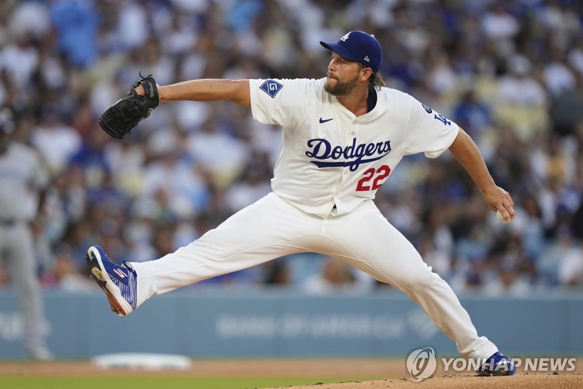'MLB 전설' 커쇼-셔저, 선발 맞대결서 나란히 6이닝 호투