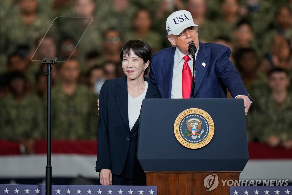 조지워싱턴호에 함께 오른 미일 정상