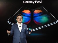  Samsung seeks to reverse smartphone slump with 5G, new design