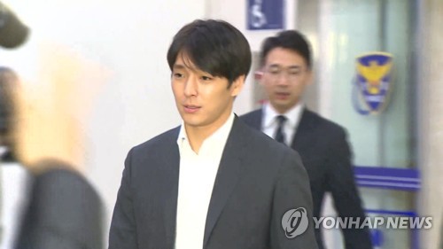 '집단성폭행 의혹' 최종훈 등 3명 영장 청구…내일 심사