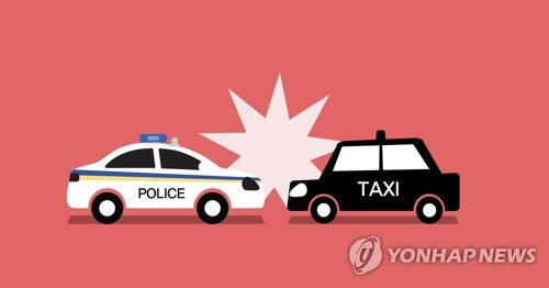 광주 도심서 경찰차·택시 부딪쳐…3명 부상