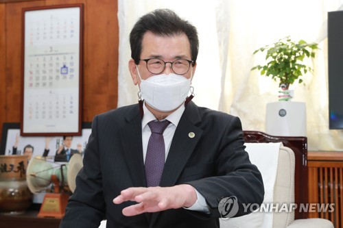 [재산공개] 이시종 충북지사 2억8천만원↑…아파트값 상승 등 영향