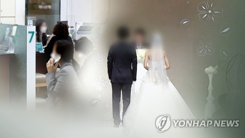 韓国国民の半数は結婚しなくてもいいと考えていることが分かった＝（聯合ニュースＴＶ）