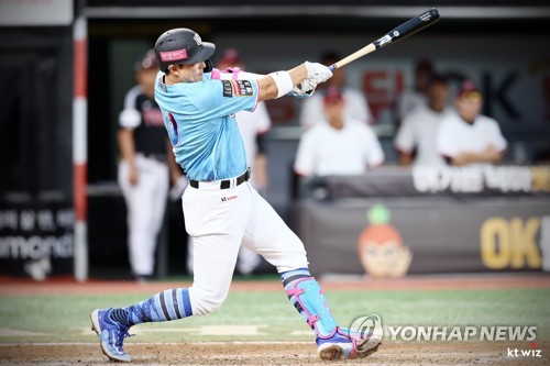 Yonhap Interview) Addison Russell back in KBO to handle
