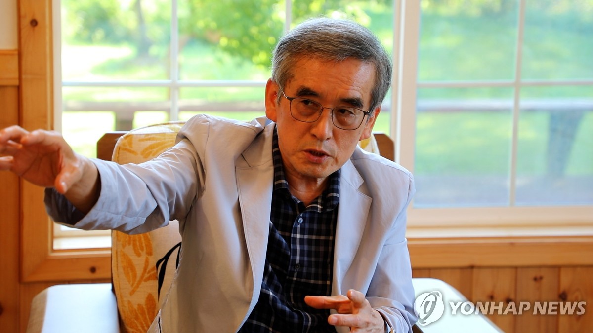 연합뉴스와 인터뷰 중인 이계호 박사