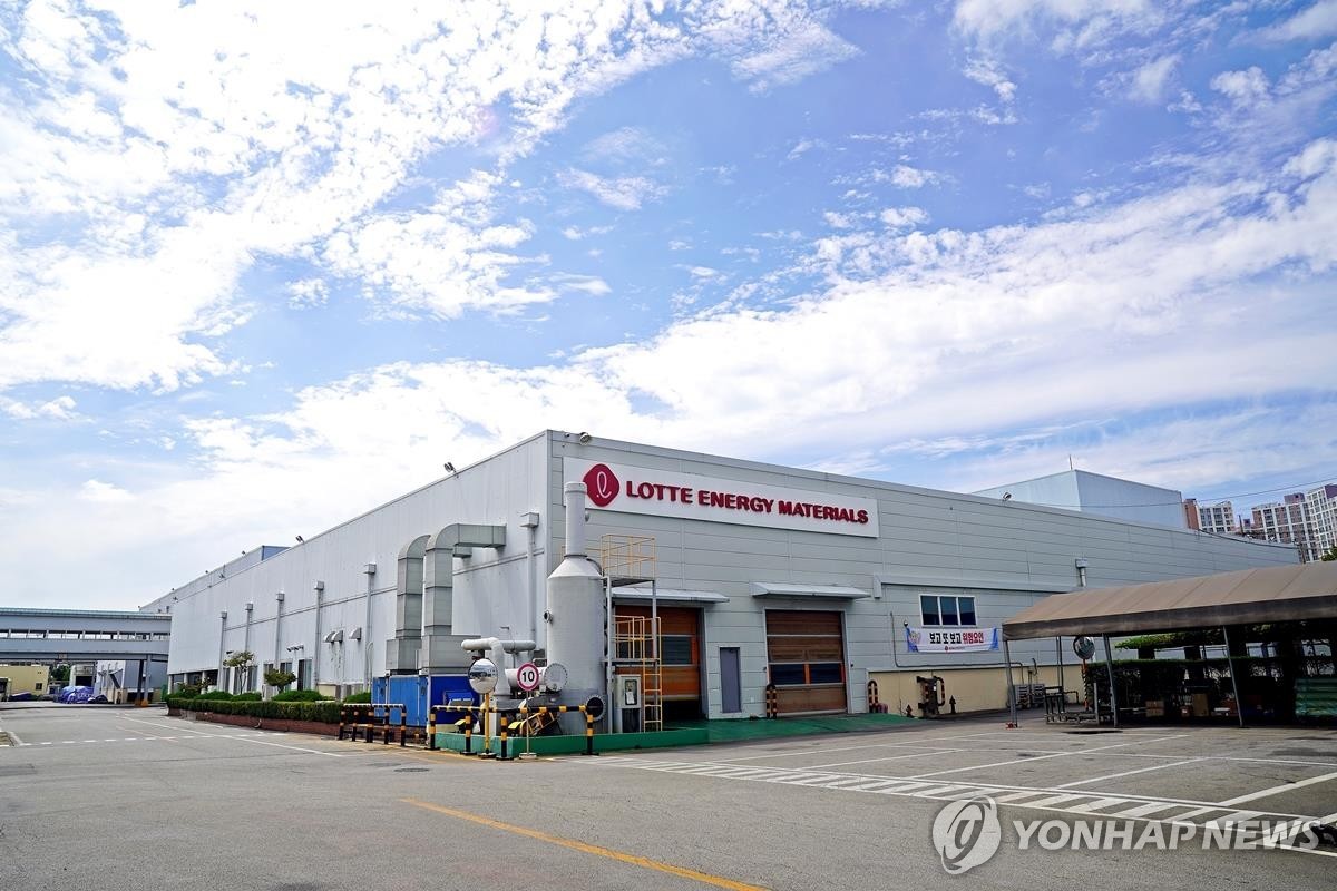 롯데에너지머티, 2분기 적자 전환…"美 공장 설립도 검토"(종합)