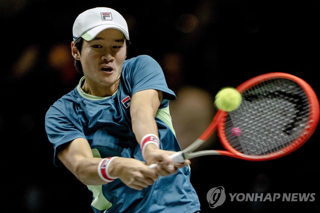 اللاعب الكوري كون سون-وو يتأهل إلى دور الـ16 في بطولة سوق دبي الحرة للتنس