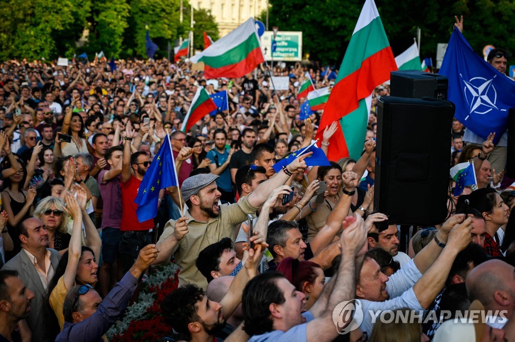 불신임 불가리아 내각 지지 시위대.