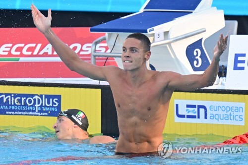 남자 자유형 100ｍ 세계 신기록을 세우고 기뻐하는 다비드 포포비치.
