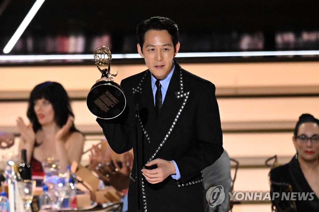 In this AFP photo, Lee Jung-jae accepts the award for Outstanding Lead Actor In A Drama Series for "Squid Game" at the 74th Primetime Emmy Awards held at the Microsoft Theater in Los Angeles, California, on Sept. 12, 2022. (Yonhap)