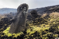 이스터섬 모아이 석상, 방화 의심 불에 훼손…"일부 복원 불가"