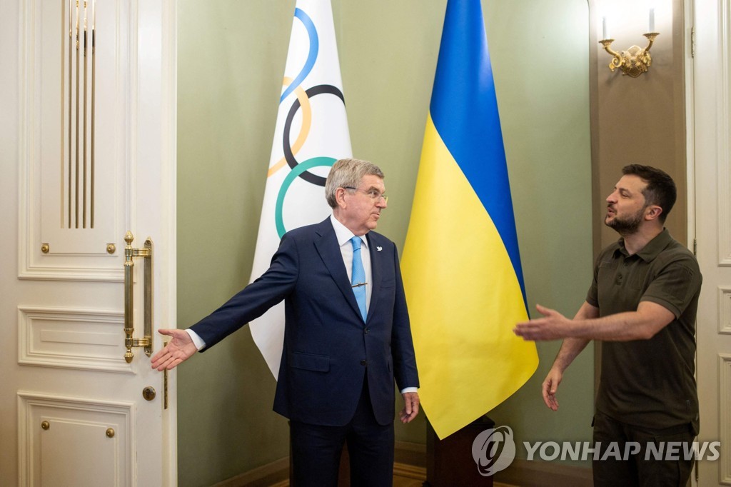 토마스 바흐 IOC 위원장과 젤렌스키 우크라이나 대통령 