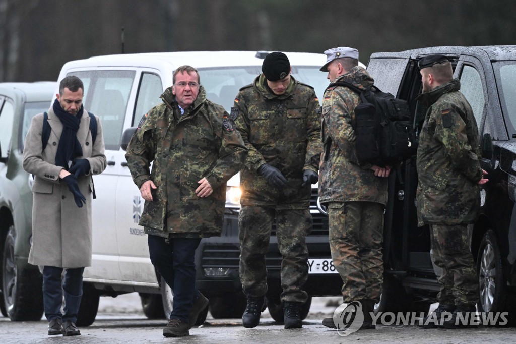 GERMANY-POLITICS-DEFENCE-GOVERNMENT