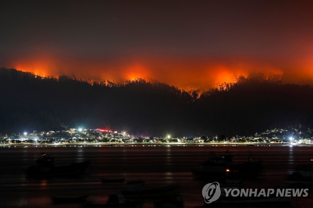칠레 산림 태우는 불길