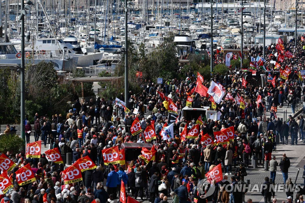 프랑스 마르세유에서 열린 제8차 연금개혁 반대시위