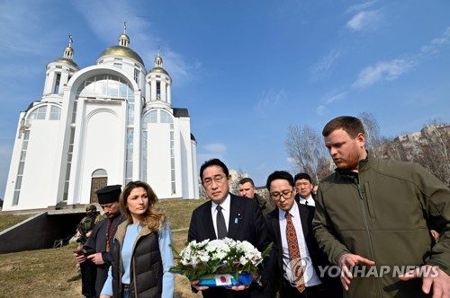 우크라이나 부차 방문한 기시다 후미오 일본 총리