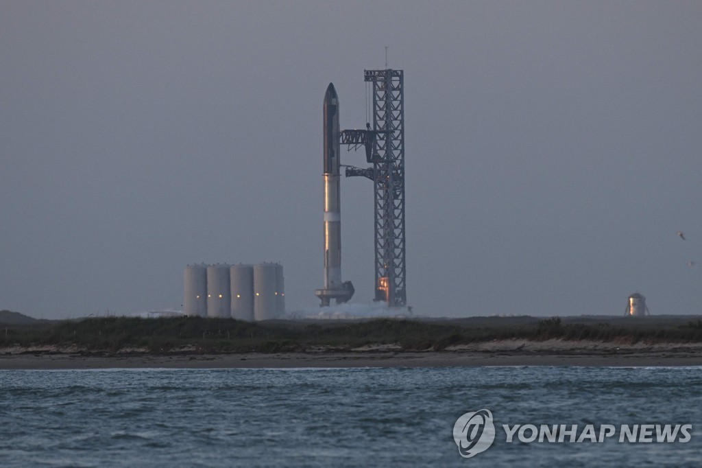 발사대기 중인 '스타십 우주선'
