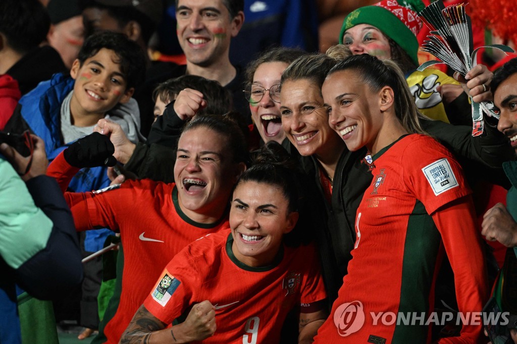 여자 월드컵에서 첫 승리를 따내고 기뻐하는 포르투갈 선수들