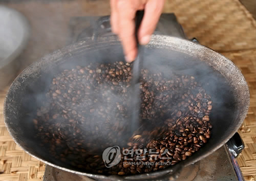 커피 볶는 모습
