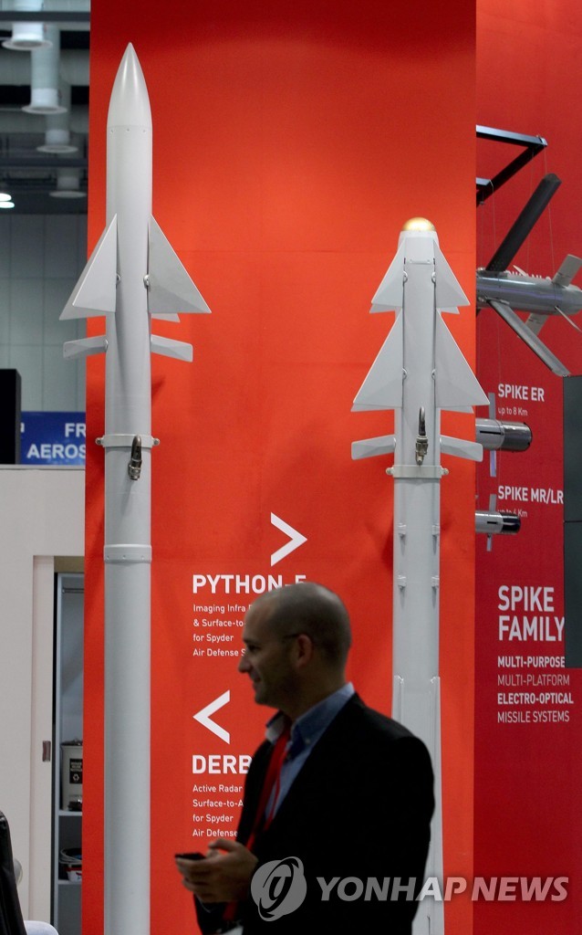 2013년 서울 국제 항공우주 및 방위산업 전시회(ADEX)에 전시된 라파엘의 스파이더 방공망에 쓰이는 파이썬-5, 더비 미사일.