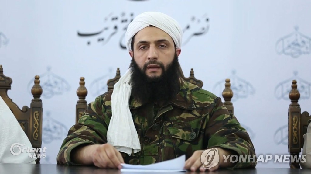 알카에다 시리아지부 역할을 한 자바트 알누스라의 리더 모하마드알-줄라니가 지난 7월 알카에다를 떠나 '자바트 파테알샴(JFS)'으로 개명한다고 발표하는 모습 [EPA=연합뉴스] 
