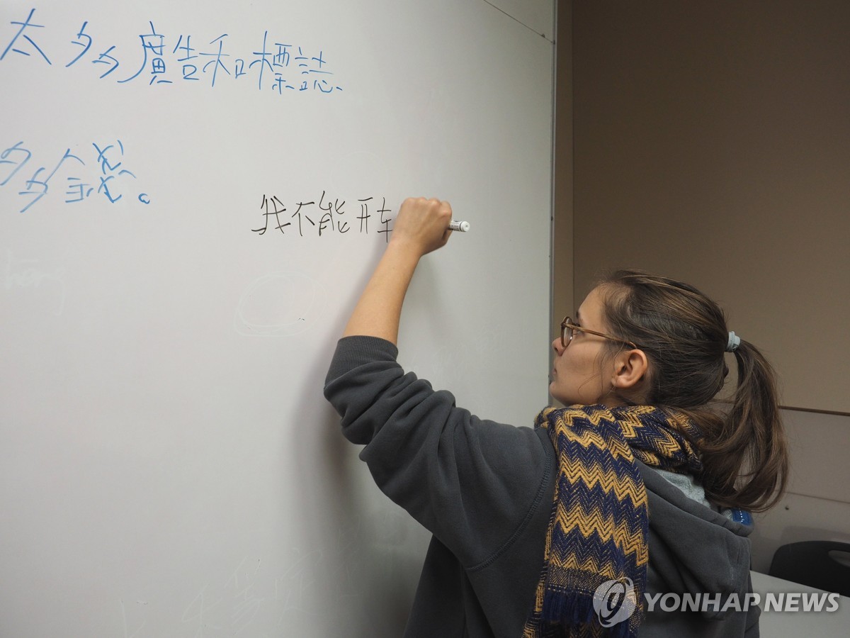 美·유럽 대학서 중국어 학습 열기 시들…한국어는 K팝덕…