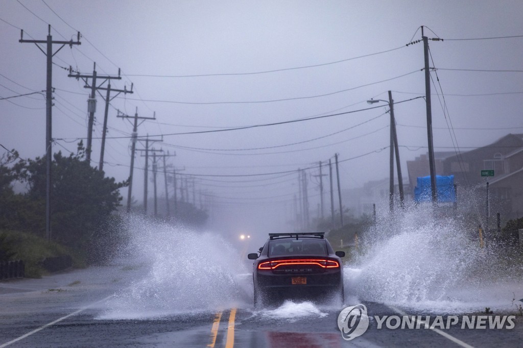 도리안의 영향으로 폭우가 쏟아진 미국 노스캐롤라이나주 킬 데빌 힐스 시가지 [EPA=연합뉴스]