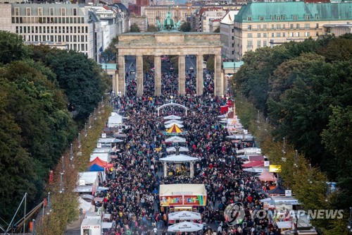 독일통일 31주년 격차 줄었지만…구동독 경제력 서독의 78%