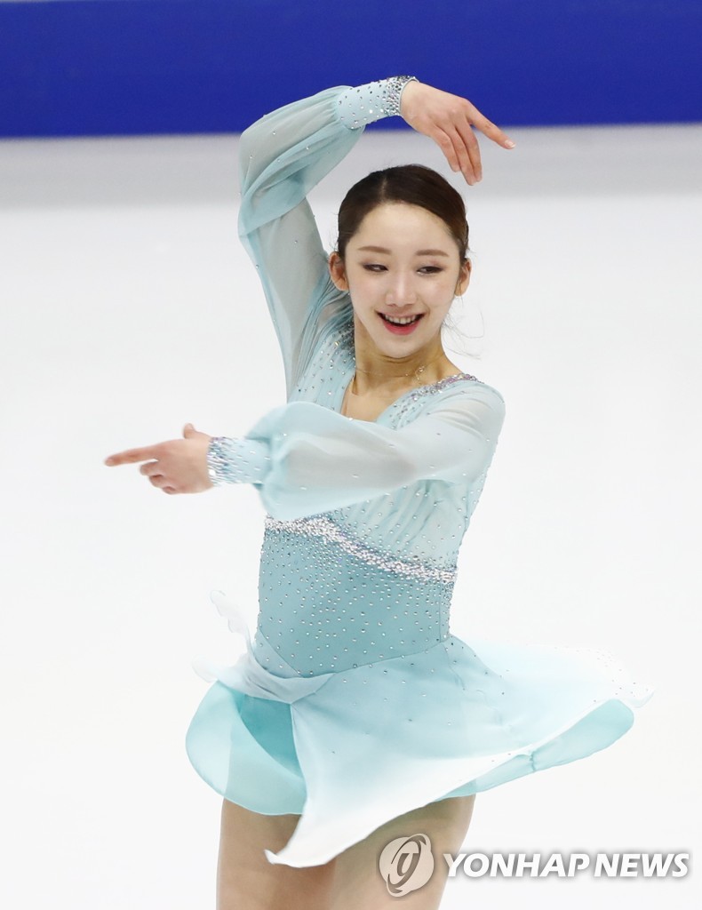 In this EPA photo, Kim Ye-lim of South Korea performs her short program in the women's singles at the International Skating Union Four Continents Figure Skating Championships in Tallinn, Estonia, on Jan. 20, 2022. (Yonhap)