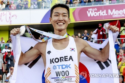(2nd LD) High jumper Woo Sang-hyeok captures silver at world championships