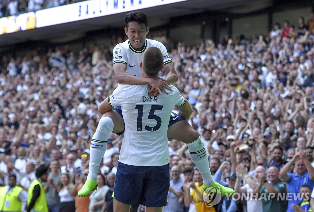 In this EPA photo, Son Heung-min of Tottenham Hotspur (top) embraces teammate Eric Dier after assisting on Dier's header against Southampton during the clubs' Premier League match at Tottenham Hotspur Stadium in London on Aug. 6, 2022. (Yonhap)