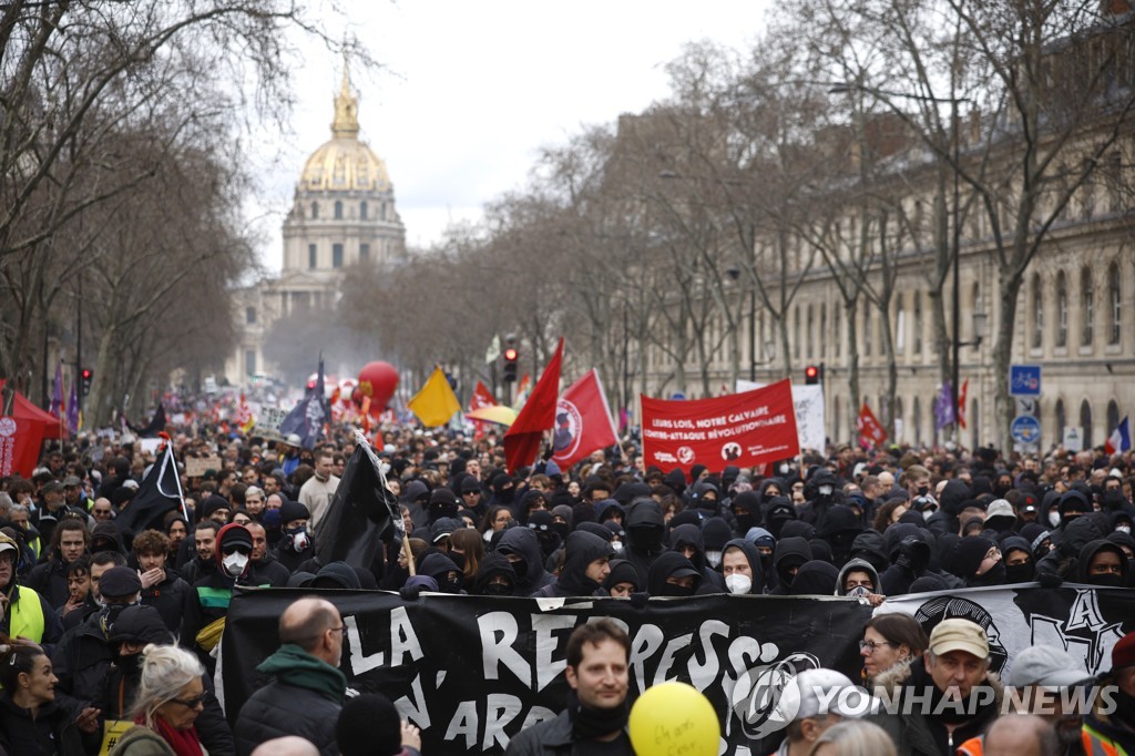 프랑스 파리에서 열린 연금 개혁 반대 8차 시위
