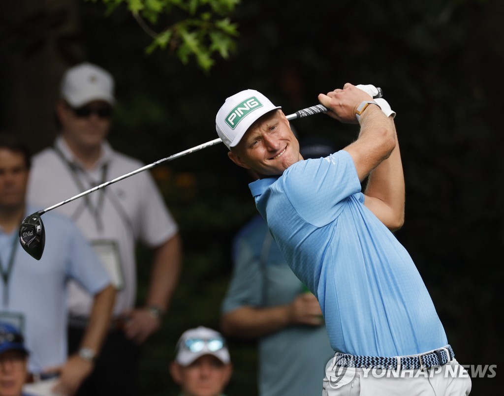 In this EPA file photo from April 6, 2023, Adrian Meronk of Poland tees off on the seventh hole during the first round of the Masters at Augusta National Golf Club in Augusta, Georgia. (Yonhap)