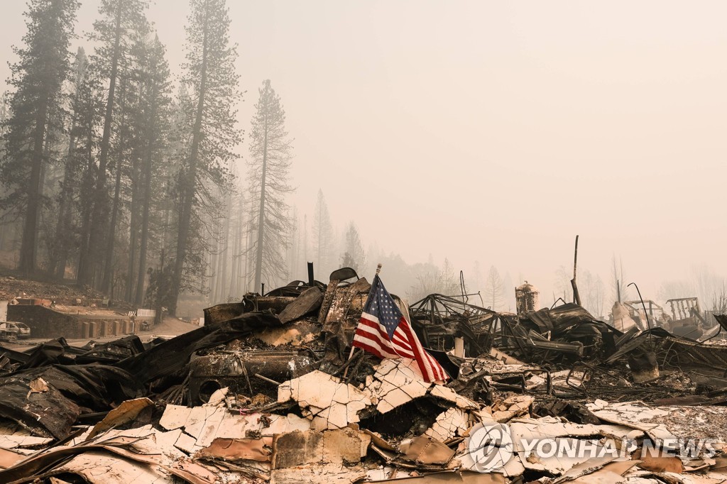 미국 캘리포니아 북부를 덮친 역대급 산불로 초토화한 마을[AFP=연합뉴스] 