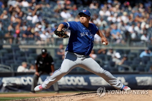 Blue Jays' Ryu Hyun-jin inspired by thriving teammate to shake