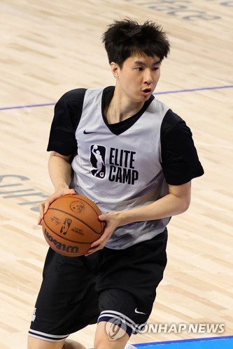 In this Getty Images file photo from May 17, 2022, South Korean player Lee Hyun-jung takes part in the NBA G League Elite Camp at Wintrust Arena in Chicago. (Yonhap)