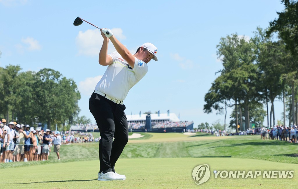 In this Getty images photo, Im Sung-jae of South Korea tees off on the sixth hole during the third round of the BMW Championship at Wilmington Country Club in Wilmington, Delaware, on Aug. 20, 2022. (Yonhap)