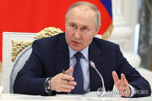 '비즈니스 러시아' 회원들과 면담 중인 푸틴 러시아 대통령