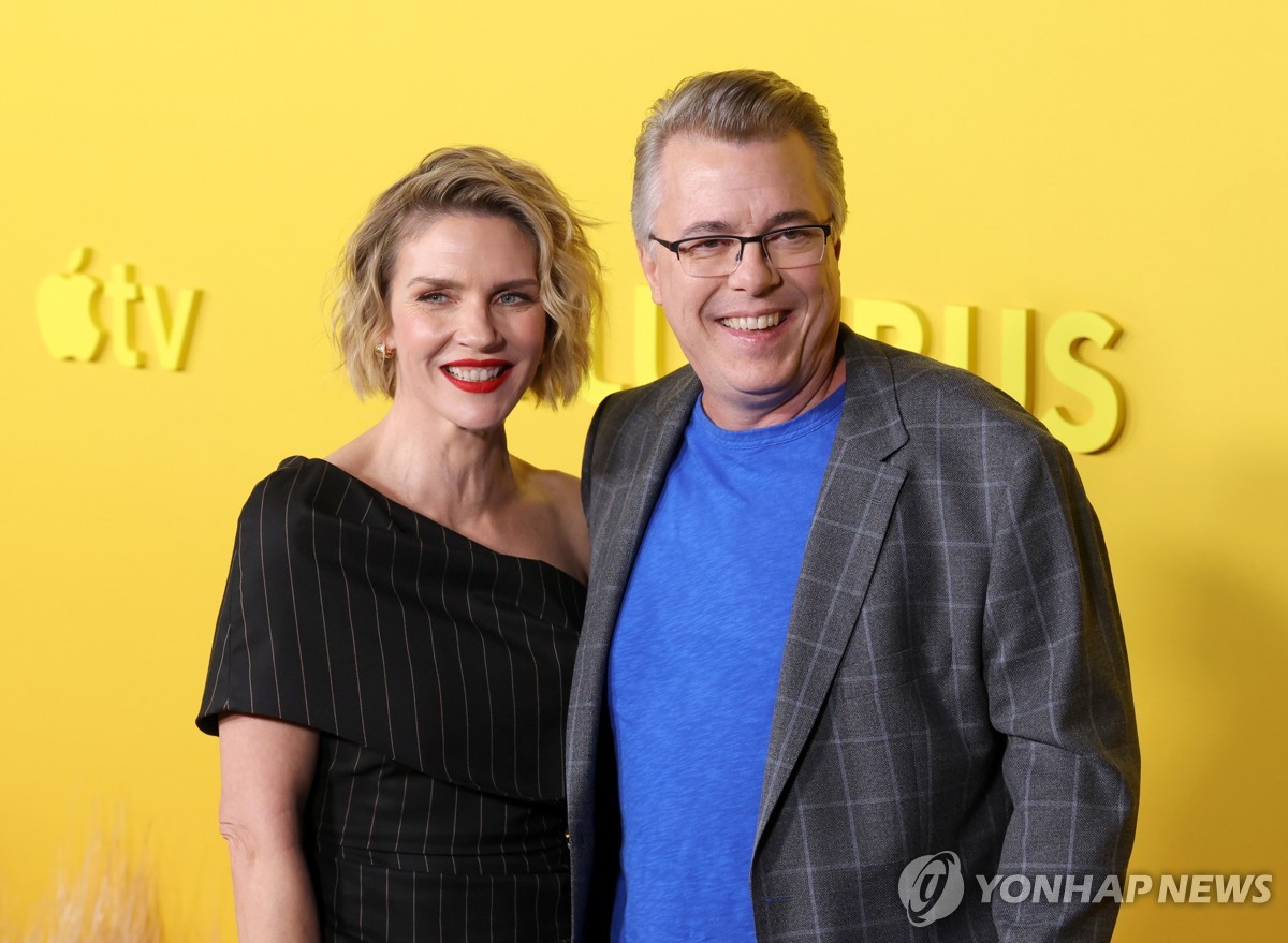 '인간이 만들었습니다'…'AI예술' 전성기에도 시선 끄는건 인간성