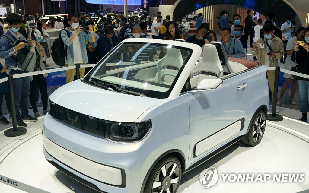중국 'SAIC-GM-우링 자동차'의 소형 전기차 훙광 미니 컨버터블 모델 [신화=연합뉴스 자료사진] 